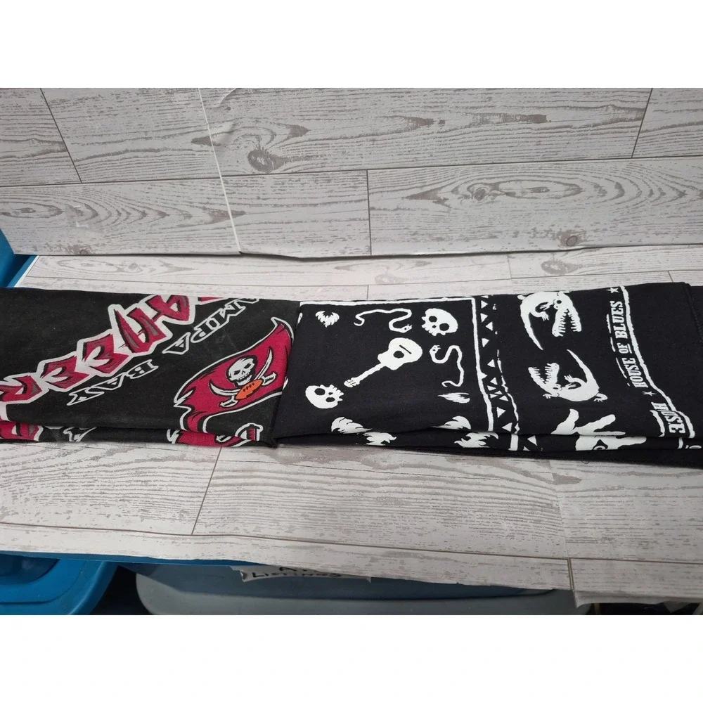 Lot Of 2 Bandanas House Of Blues And Tampa Bay Buccaneers Scarfs